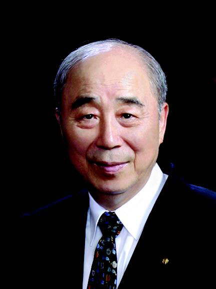 이광래 우미건설 명예회장이 20일 서울 논현동 건설회관에서 열린 '2019 건설의 날' 기념식에서 최고 영예인 금탑산업훈장을 받았다.<국토부 제공>